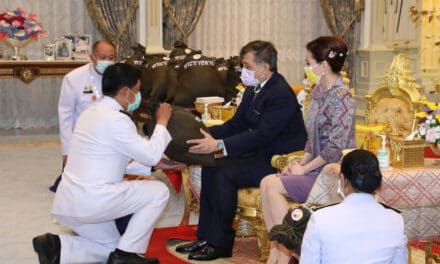 ‘ในหลวง ราชินี’ พระราชทาน ‘ถุงพระราชทานกำลังใจ’ แก่โรงพยาบาลแม่ข่ายและโรงพยาบาลสนาม