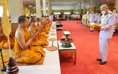 องคมนตรี อัญเชิญผ้าพระกฐินพระราชทาน ถวายพระสงฆ์วัดป่าธรรมคีรี โคราช