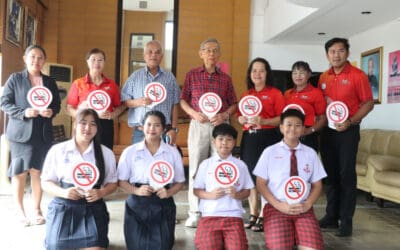 โคราช เครือข่ายครู นักเรียนรวมตัวขอบคุณ หมอวรรณรัตน์ ขับเคลื่อนสภาฯ ค้านบุหรี่ไฟฟ้า